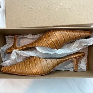 Reformation Cynthia Mule in Tan - Never worn outside the house!!